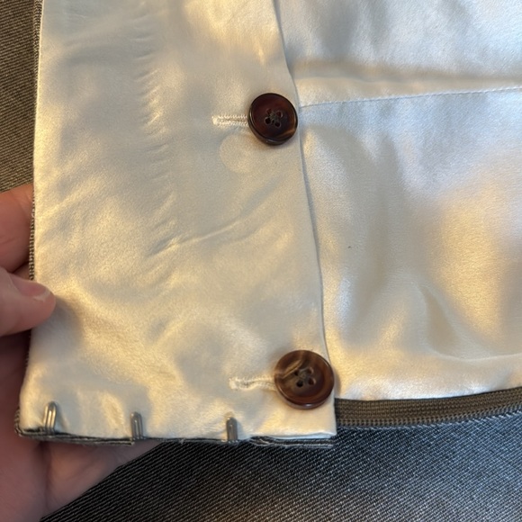 Beautiful midi length Ports skirt. Removable button waistband. Silk lined. - Picture 8 of 8